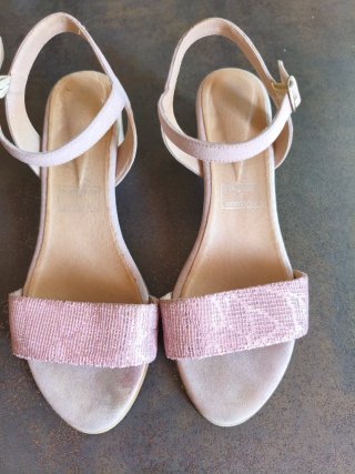 Sandalias de tacón rosa