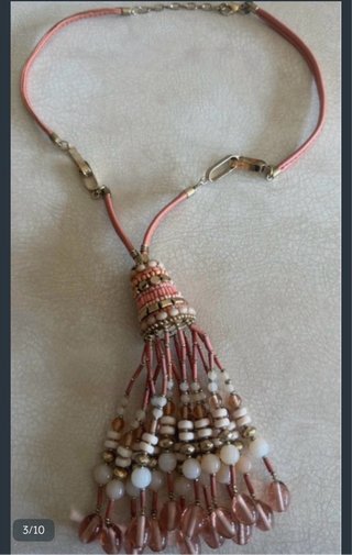 Collar de fantasía con colgante de borla