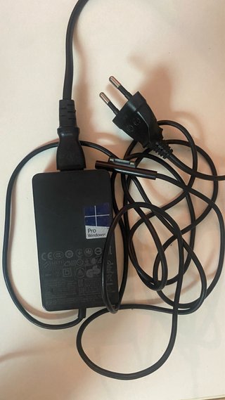 Cargador original de Microsoft Surface 65W