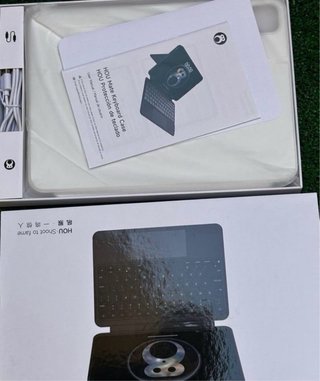 Funda HOU con teclado giratorio 360°