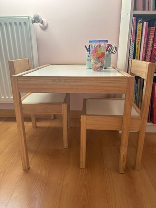 Escritorio Infantil con 2 Sillas