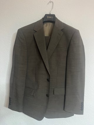 Traje americana y pantalón marrón