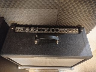 Amplificador Fender Hot Rod Deluxe y Flight Case