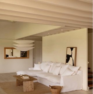 Sofá Decowood blanco tela y madera Usado 1 mes