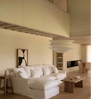 Sofá Decowood blanco tela y madera Usado 1 mes