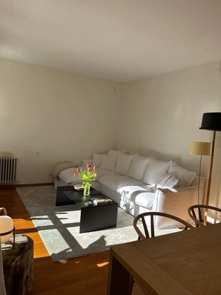 Sofá Decowood blanco tela y madera Usado 1 mes