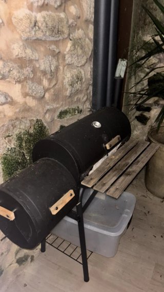Barbacoa de Metal Negra