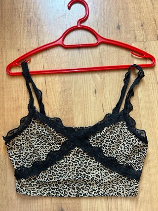 Top Corto Leopardo con Encaje Negro