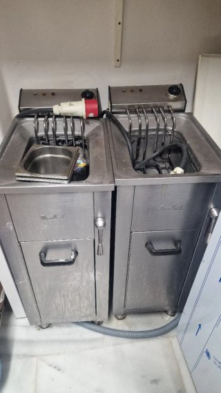 2 Freidoras + Cocina 5 fuegos Wok y una plancha