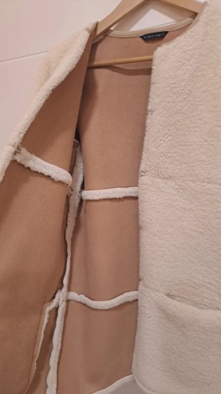 Abrigo de Borreguito Blanco