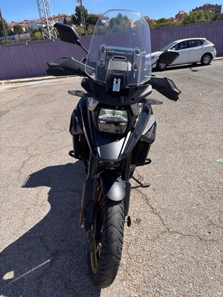 Suzuki V-Strom 1050 XT Negra y Dorada 2022