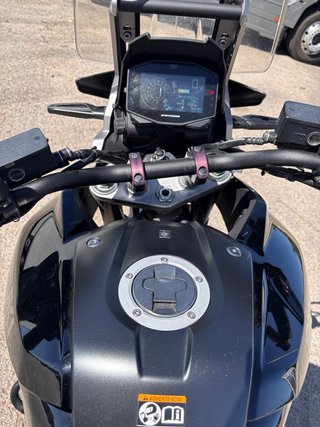Suzuki V-Strom 1050 XT Negra y Dorada 2022