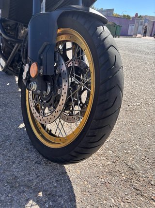 Suzuki V-Strom 1050 XT Negra y Dorada 2022