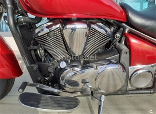 Moto Cruiser Roja y Negra