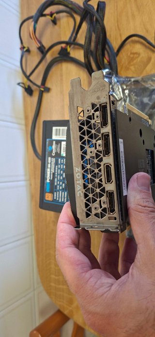 Zotac RTX 2080 Super + Fuente 650W