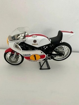 Yamaha OW23 YZR500 Agostini 1975 + fascículo