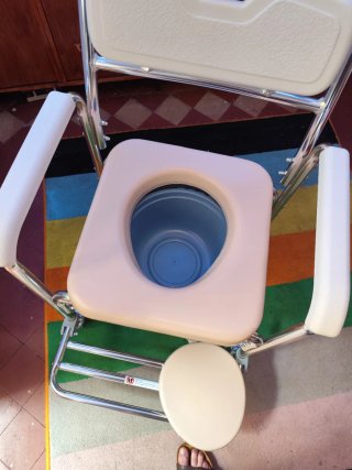 Silla WC para mayores con ruedas