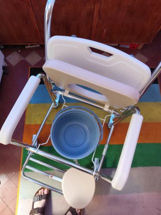 Silla WC para mayores con ruedas