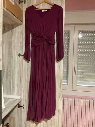 Vestido largo morado plisado