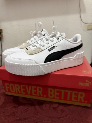 Zapatillas Puma Blancas y Negras
