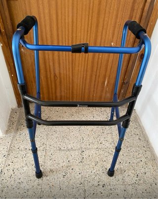 Andador de Aluminio y Silla de Baño
