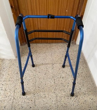 Andador de Aluminio y Silla de Baño