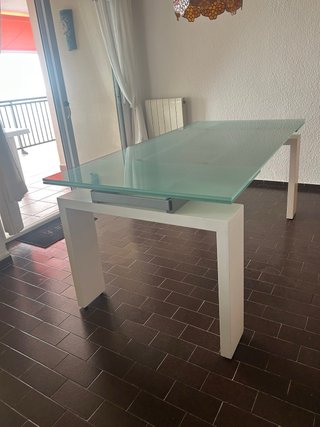 Mesa de Comedor de Cristal y Metal