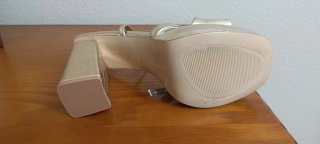 Sandalias doradas tacón plataforma