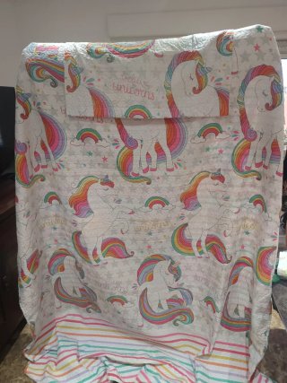 Colcha Reversible de Unicornios.