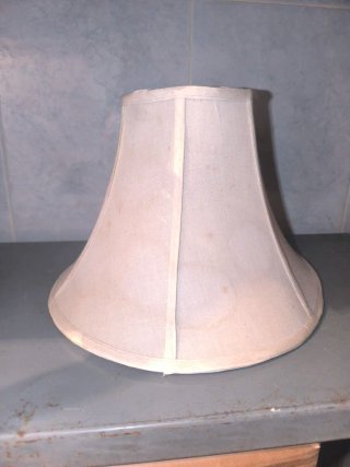 Pantalla de lámpara antigua estilo campana