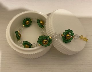 Bracciale elegante con cristalli e perline