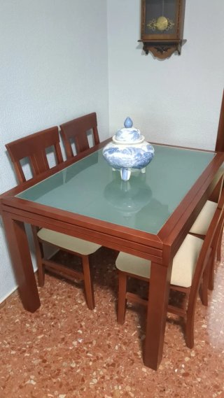 Mesa extensible de comedor con 4 sillas