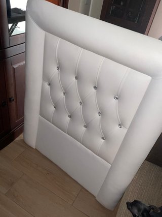 Cabecero polipiel blanco con diamantes