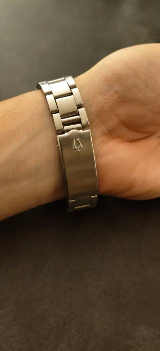 Vendo Bulova Chronograph Quartz vintage originale.