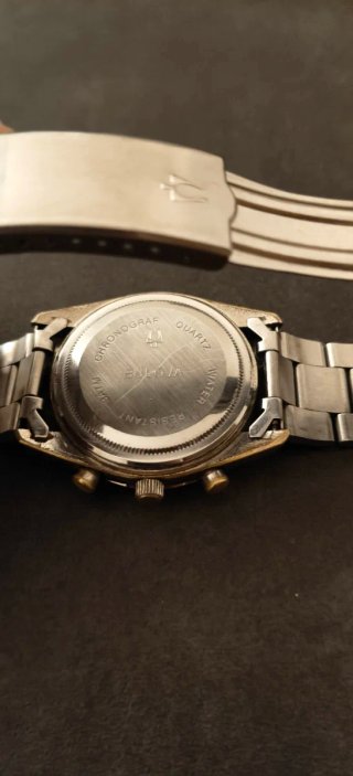 Vendo Bulova Chronograph Quartz vintage originale.