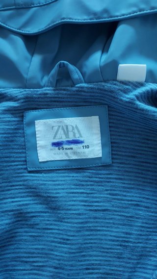 Chubasquero Azul con Capucha
