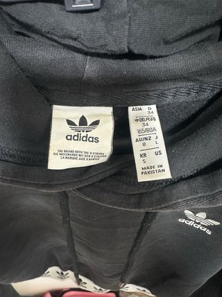 Sudadera cropped Adidas negra