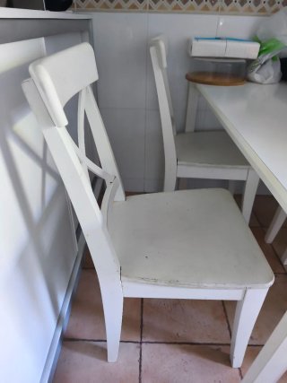 Conjunto de Mesa y 4 Sillas de Cocina