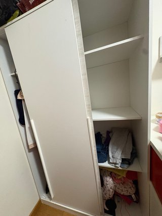Armario de habitación blanco y madera