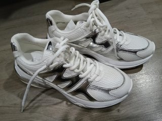 Nuevas! Michael Kors Zapatillas Blancas y Plateada