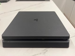 PS4 (Playstation 4) con 2 mandos