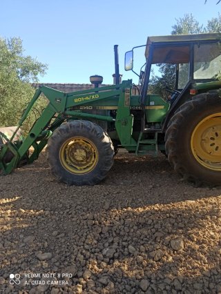 Tractor John Deere con pala frontal