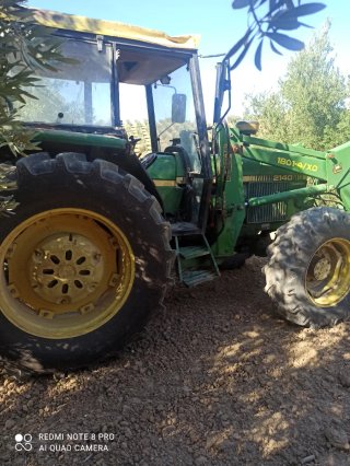 Tractor John Deere con pala frontal