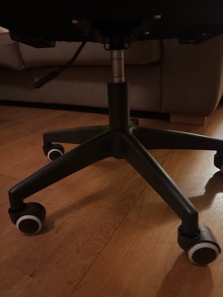 Silla de oficina ergonómica negra