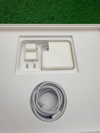 MacBook Pro 13 2017 Touch Bar i5 8/256GB