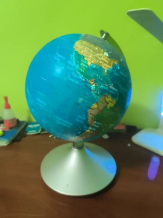 Globo terráqueo con constelaciones