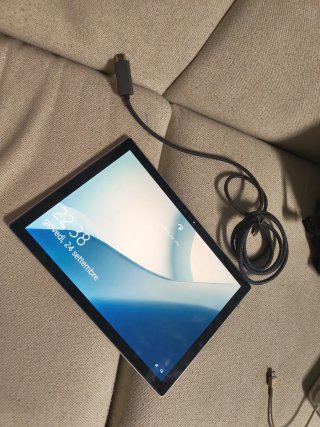 Microsoft Surface Pro 5 LTE sim