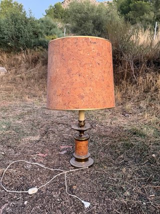 Lámpara de pie vintage de corcho y latón – Retro
