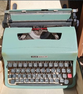 Máquina de escribir Olivetti Lettera 32