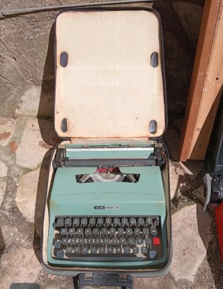 Máquina de escribir Olivetti Lettera 32